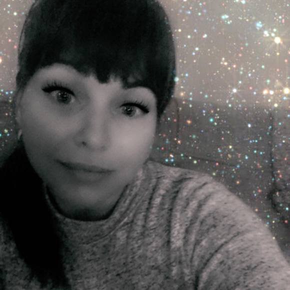 Meet your Posher, Tania - Picture 1 of 2